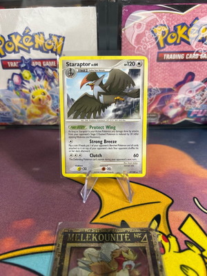 Pokemon card Staraptor рядка Stormfront комплект като нов
