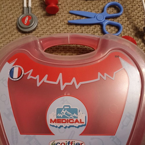 Ecoiffier medical instrument set in case like new
