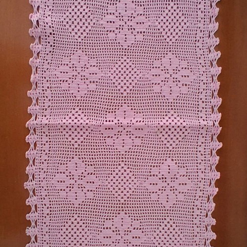 Handmade pink table runner like new, 0.66 × 0.30 m