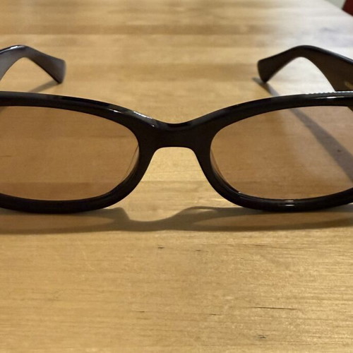 AV sunglasses Noemie black like new with case and box