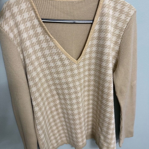 Beige pullover with white pattern Medium size like new