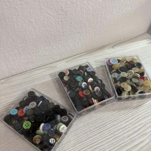 Buttons small, like new, set of 3 boxes