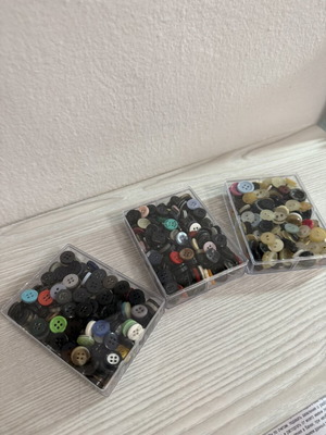 Buttons small, like new, set of 3 boxes
