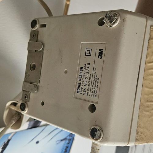3M Visilux 2 Visible Light Curing Unit 5520 AA used dental light