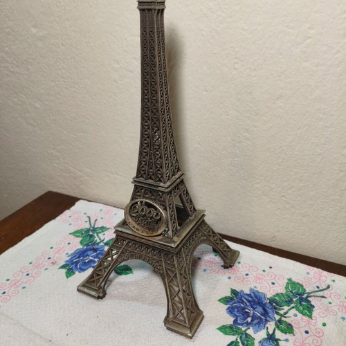 Eiffel Tower New Millenium 2000 Celebration iron 29cm like new