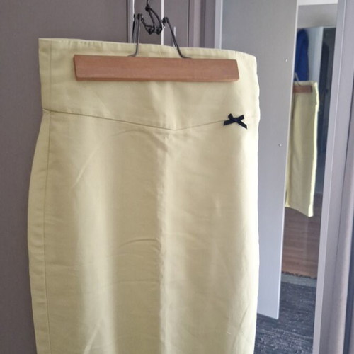 Pencil skirt Lynne used, yellow fitted with back slit, size S