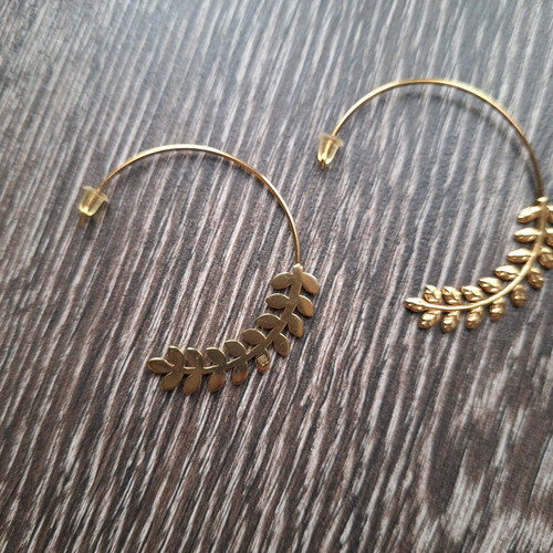 Hoop earrings new, gold color, 4cm diameter