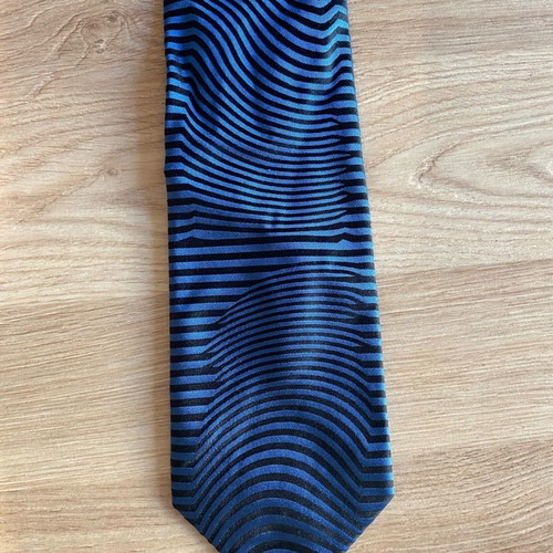 Tie in excellent condition
