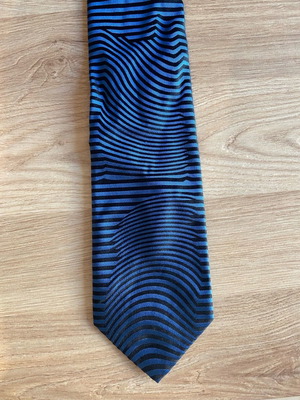 Tie in excellent condition