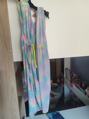 Girls' beach dress size 8 with mermaid scale design, like new
