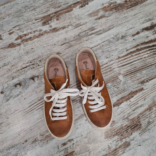 Toutounis leather sneaker Greek made like new, tan with gold