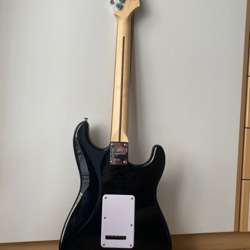 Squier Stratocaster left-handed guitar 2023 with Stagg amp and Ritter case