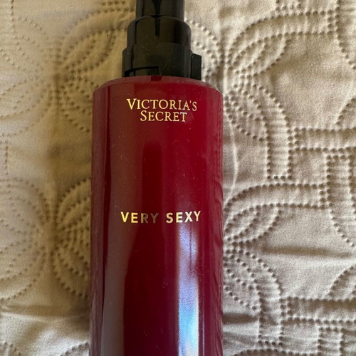 Victoria’s Secret Very Sexy body lotion new
