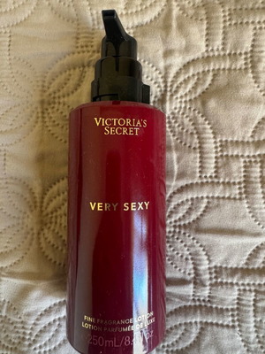 Victoria’s Secret Very Sexy body lotion new