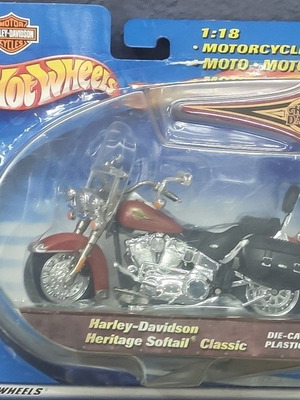 Hot Wheels Harley-Davidson Heritage Softail Classic 1/18 scale model