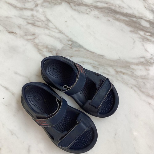 Crocs unisex sandals c8 (24-25) like new, blue
