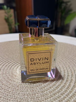 Fragrance World Divin Asylum Eau de Parfum 100ml like new, authentic