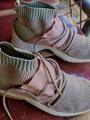 Athletic shoes like new, size 40, gray and beige