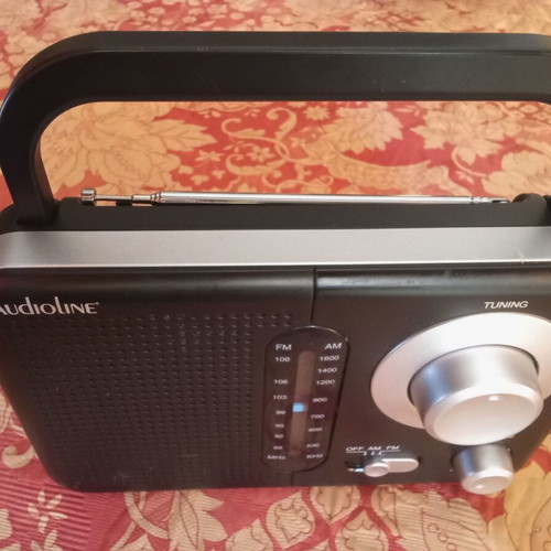 Audioline TR-412 portable radio like new, AC and battery powered