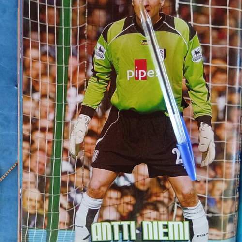 Match Football Magazine Issue 8-14 May 2006 Like New with Newcastle Posters