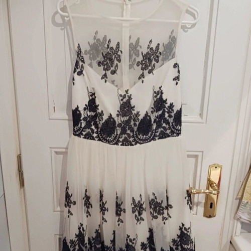 Dress with embroidery like new, ASOS, black and white, size L