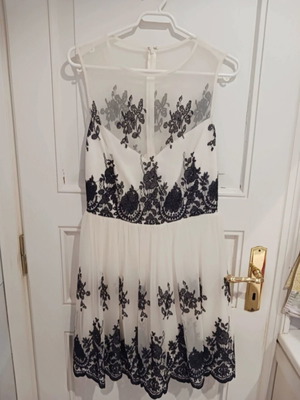 Dress with embroidery like new, ASOS, black and white, size L