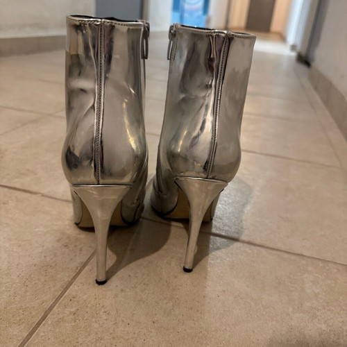 Sante women's ankle boots like new, silver, size 38
