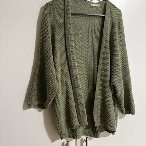 Medium knitted cardigan thin, new