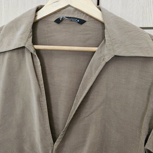Zara blouse like new brown mocha with gold buttons, size small