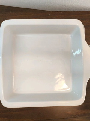 Heat-resistant baking dish with metal serving base like new