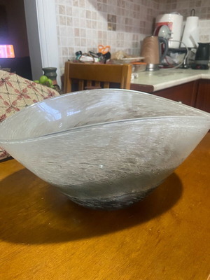 Large glass bowl like new