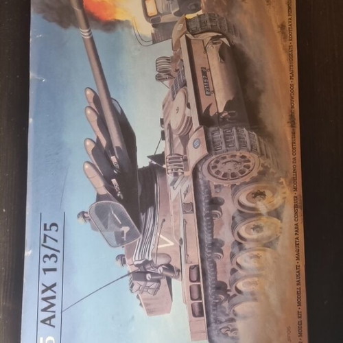 Amx 13/75 1:35 Model Kit sealed by Heller