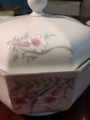 Wunsiedel Bavaria collectible porcelain serving set like new