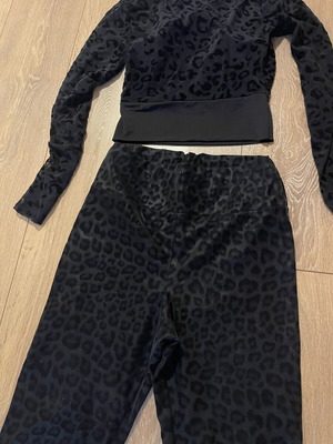 Leopard Print Set like new, crop top with chest padding and elastic waist pants
