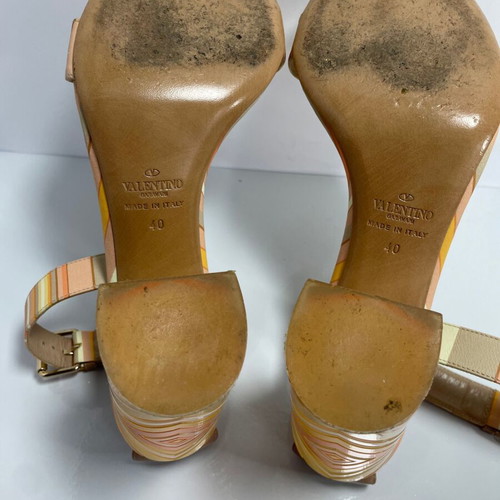 Valentino Garavani leather sandals like new, size 40, colorful