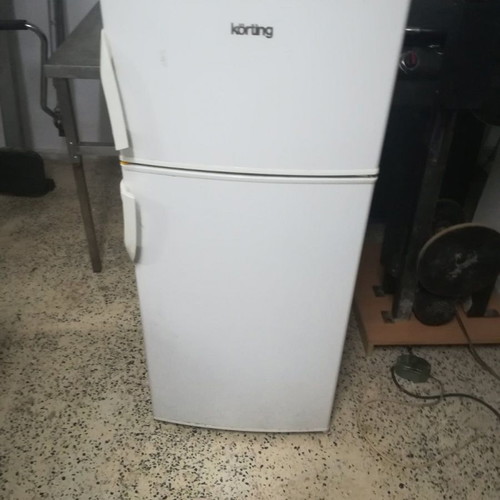 Ηλεκτρικό ψυγείο Korting γερμανικό με ράφια από γυαλί