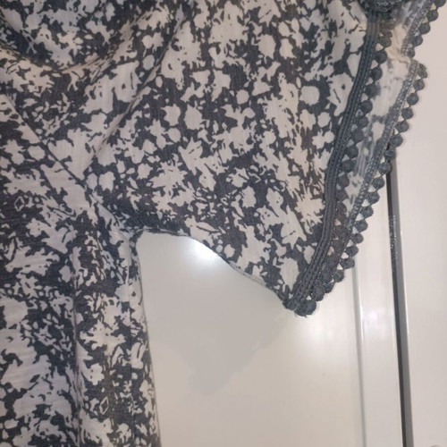Women's short-sleeve blouse like new, size 2XL, white and gray