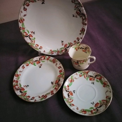 Collectible tea set four pieces fine English porcelain like new
