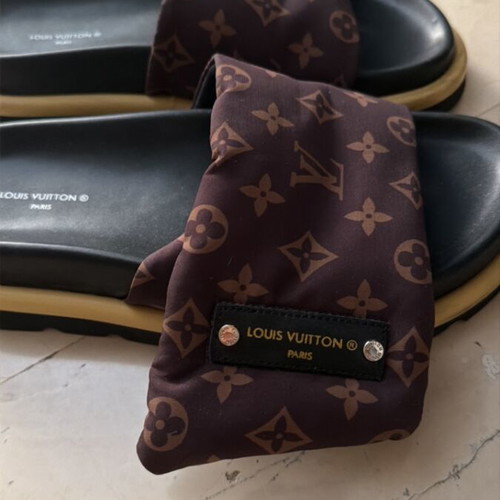 Louis Vuitton pool pillow slides size 38 EU, like new