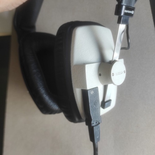Beyerdynamic DT 100 Studio Headphones 400 Ohm like new wired