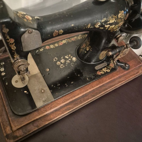 Singer Antique Hand Crank Sewing Machine Used With Wooden Base