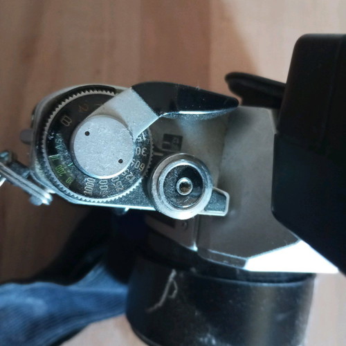 Canon AT-1 SLR μεταχειρισμένη με φακό Canon Lens FD 50mm 1:1.8, φλας Achiever και ιμάντα