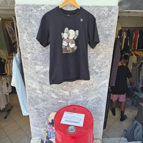 Uniqlo UT x KAWS Graphic Tee Black Size S New