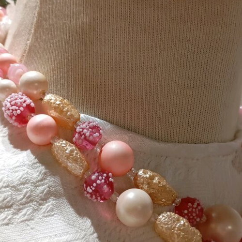 Vintage necklace from the 50s with glass beads like new