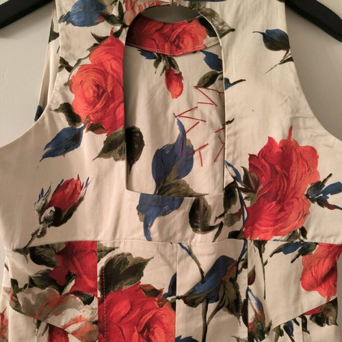 Floral dress with back opening size M like new