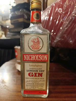 Nicholson Lamplighter vintage gin sealed bottle 700cc