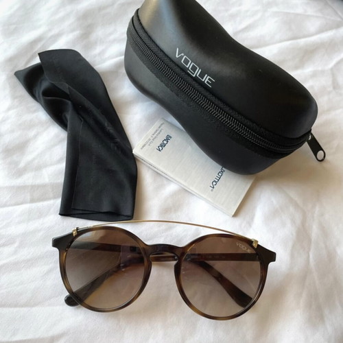 Vogue sunglasses used with brown tortoiseshell frame and brown degrade lenses