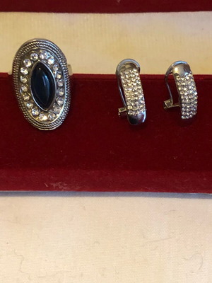 Jewelry set with black stone ring and matching earrings new