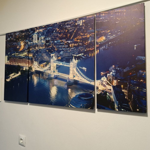 Triptych canvas London cityscape in like new condition
