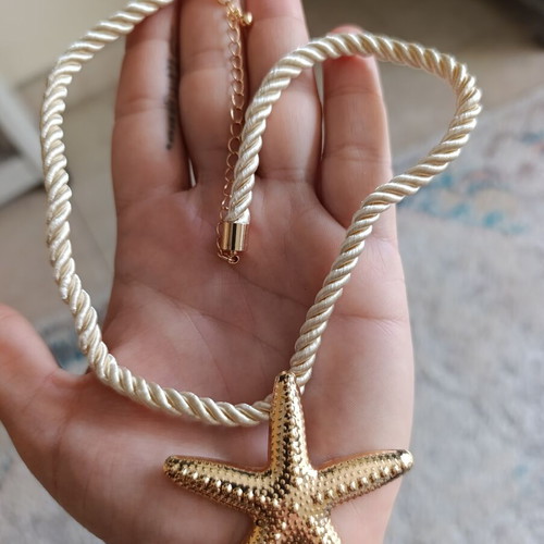 Starfish gold necklace like new